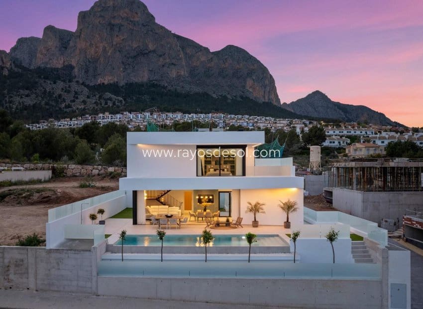 Chalet de 3 habitaciones en Polop en venta con piscina - 755.000 € (Ref: 9049770)
