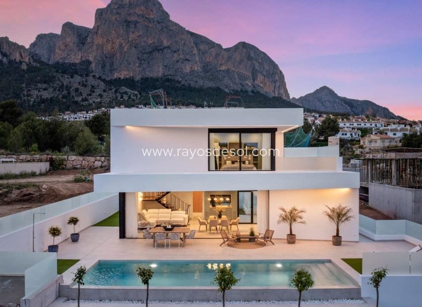 Chalet de 3 habitaciones en Polop en venta con piscina - 755.000 € (Ref: 9049770)