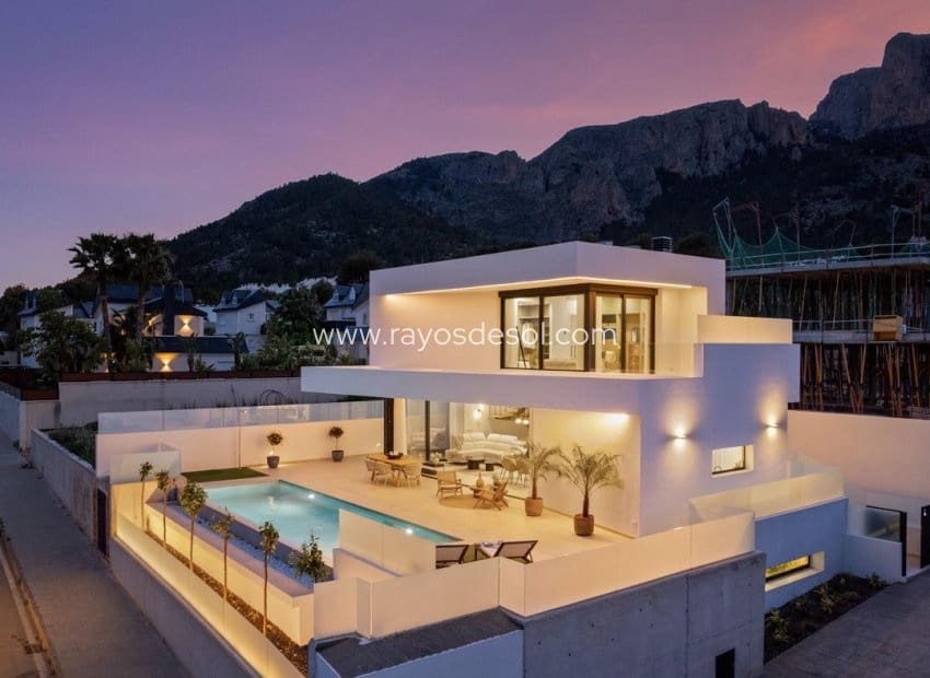 Chalet de 3 habitaciones en Polop en venta con piscina - 755.000 € (Ref: 9049770)