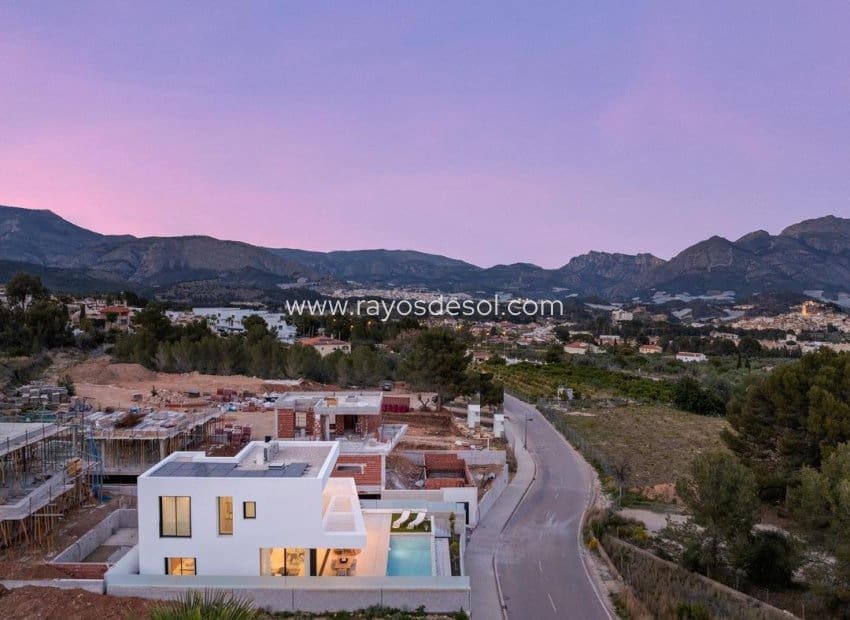 Chalet de 3 habitaciones en Polop en venta con piscina - 755.000 € (Ref: 9049770)