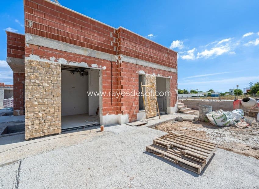 4 bedroom Villa for sale in Polop - € 638,650 (Ref: 9076412)