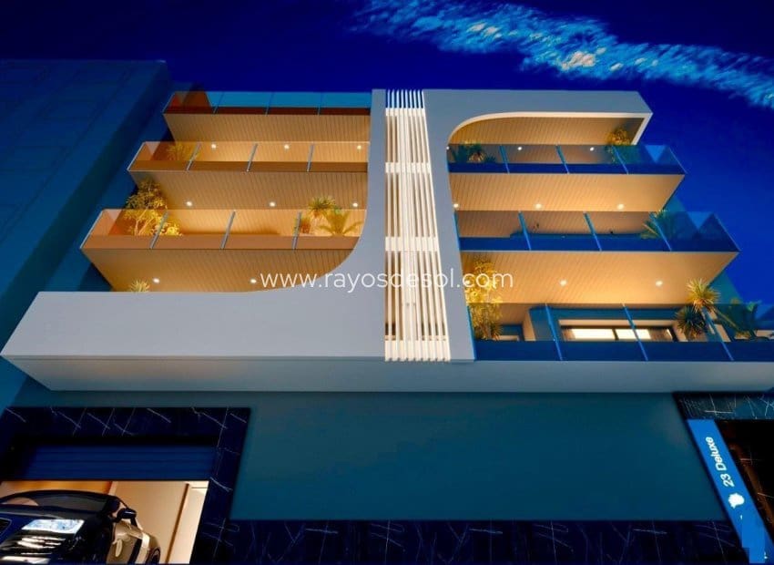3 soveværelse Penthouse til salg i Torrevieja med swimmingpool - € 599.000 (Ref: 9076417)
