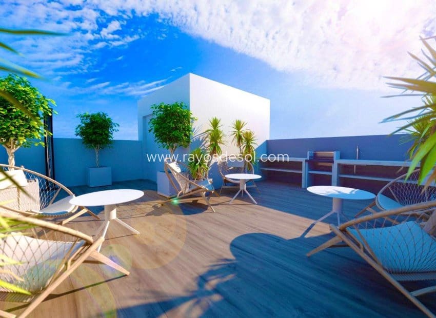 3 soveværelse Penthouse til salg i Torrevieja med swimmingpool - € 599.000 (Ref: 9076417)