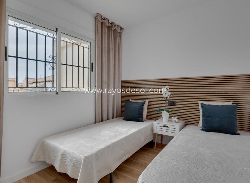 3 bedroom Townhouse for sale in Orihuela Costa with pool - € 291,900 (Ref: 9076429)