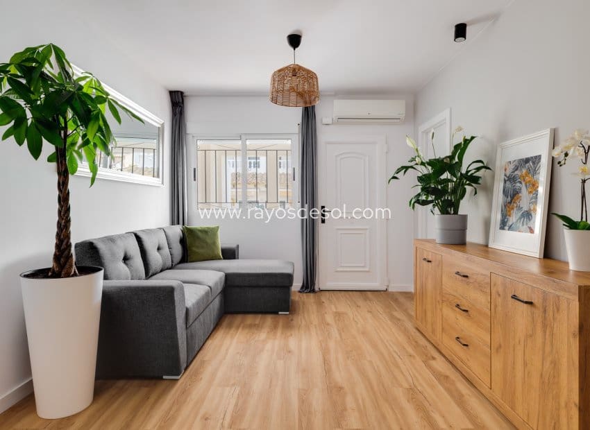 3 bedroom Townhouse for sale in Orihuela Costa with pool - € 291,900 (Ref: 9076429)