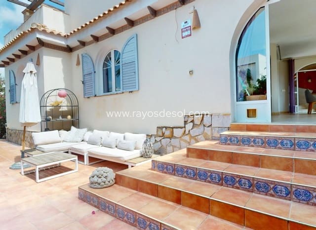 5 bedroom Villa for sale in La Zenia, Orihuela with pool - € 795,000 (Ref: 9113171)
