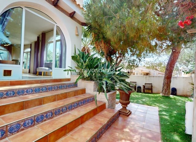 5 soverom Villa til salgs i La Zenia, Orihuela med svømmebasseng - € 795 000 (Ref: 9113171)