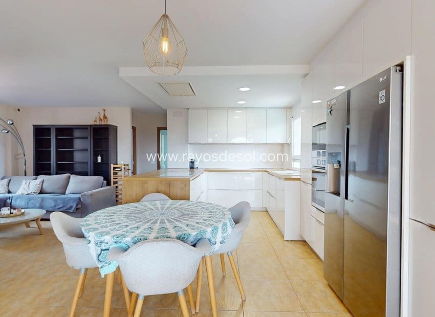 5 soveværelse Villa til salg i La Zenia med swimmingpool - € 795.000 (Ref: 9113171)