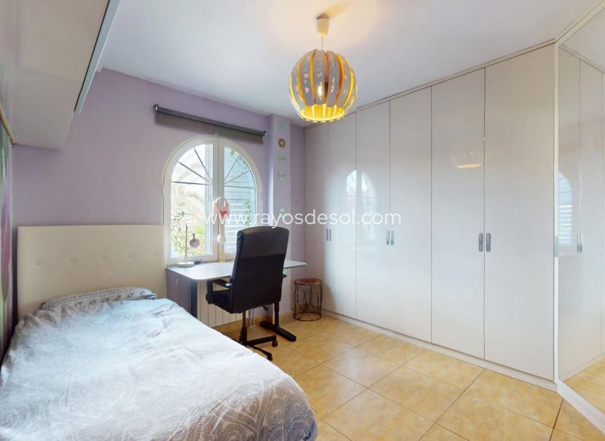 5 soveværelse Villa til salg i La Zenia med swimmingpool - € 795.000 (Ref: 9113171)