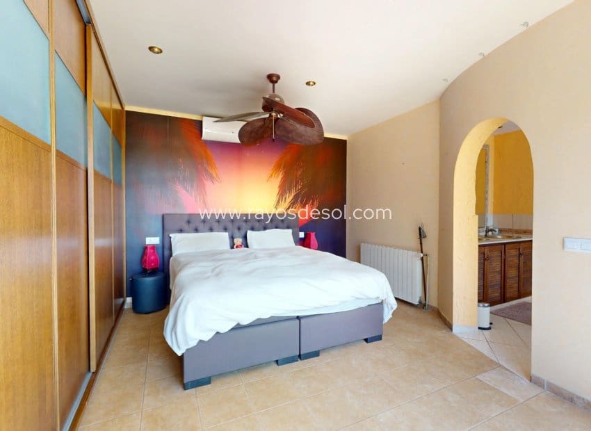 5 soveværelse Villa til salg i La Zenia med swimmingpool - € 795.000 (Ref: 9113171)