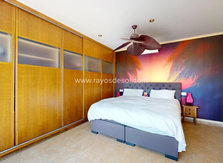 5 soveværelse Villa til salg i La Zenia med swimmingpool - € 795.000 (Ref: 9113171)