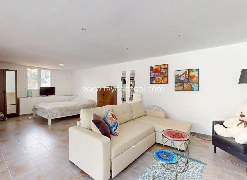 5 soveværelse Villa til salg i La Zenia med swimmingpool - € 795.000 (Ref: 9113171)