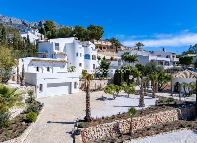 5 bedroom Villa for sale in Altea with pool - € 1,695,000 (Ref: 9113172)