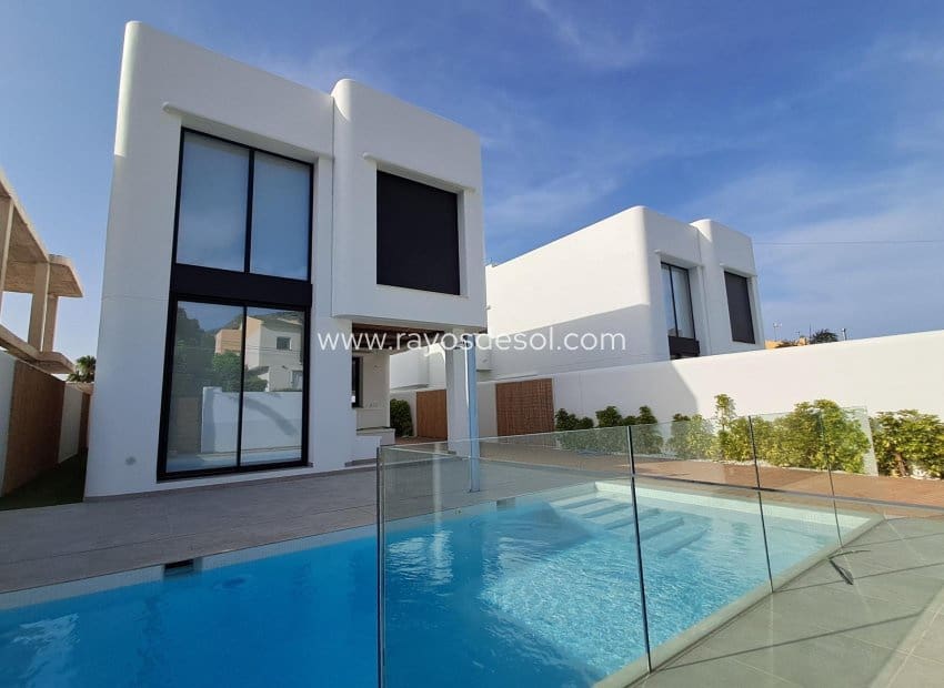 4 bedroom Villa for sale in Albir with pool - € 875,000 (Ref: 9131785)