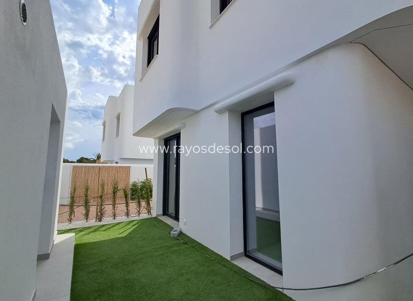 4 sovrum Villa till salu i Albir med pool - 875 000 € (Ref: 9131785)
