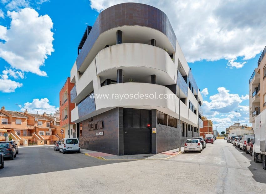 2 bedroom Apartment for sale in Formentera del Segura with pool - € 199,900 (Ref: 9176997)