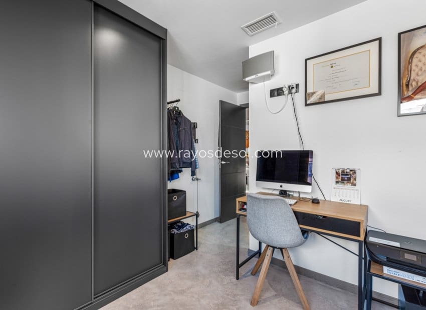 2 bedroom Apartment for sale in Formentera del Segura with pool - € 199,900 (Ref: 9176997)