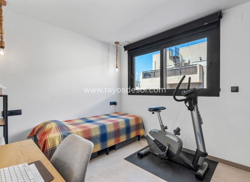 2 bedroom Apartment for sale in Formentera del Segura with pool - € 199,900 (Ref: 9176997)