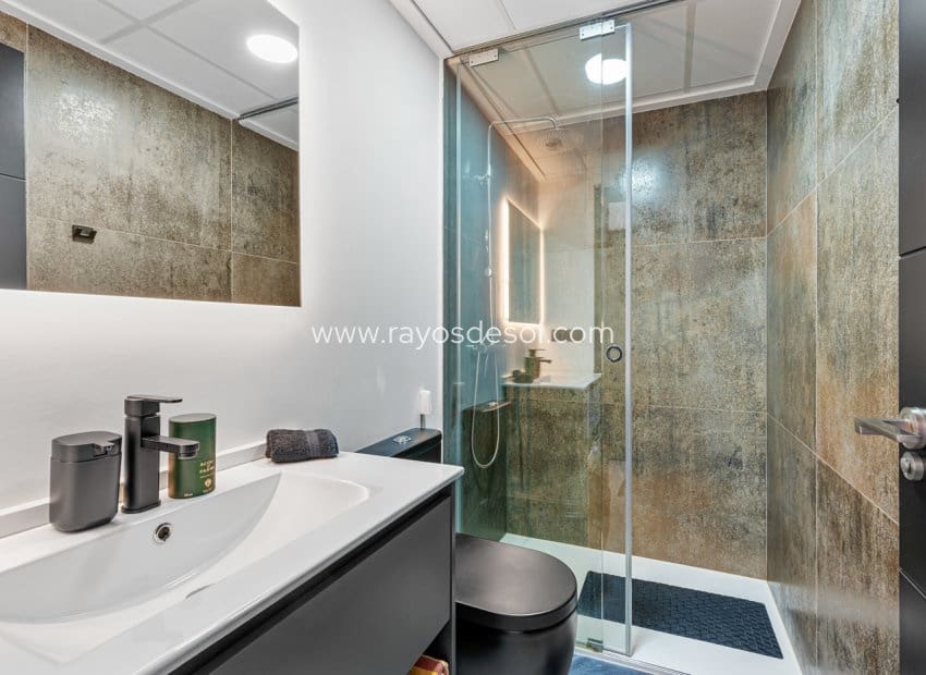 2 bedroom Apartment for sale in Formentera del Segura with pool - € 199,900 (Ref: 9176997)