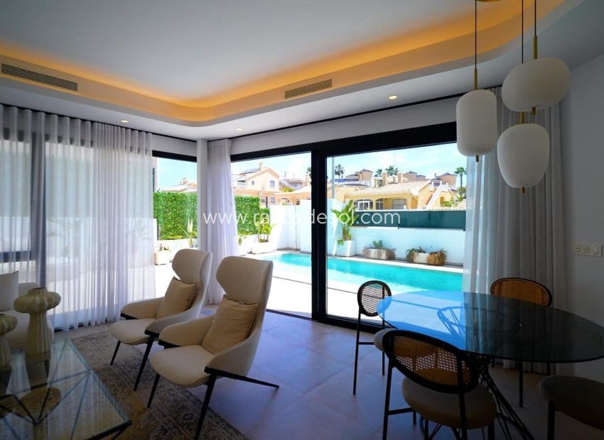 3 bedroom Villa for sale in Los Altos with pool - € 509,000 (Ref: 9177003)