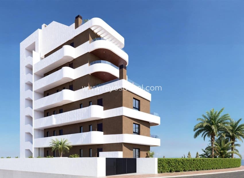 3 quarto Penthouse para venda em Guardamar del Segura com piscina - 695 000 € (Ref: 9177004)