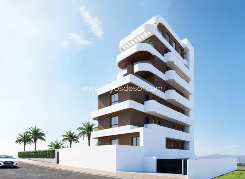 3 quarto Penthouse para venda em Guardamar del Segura com piscina - 695 000 € (Ref: 9177004)