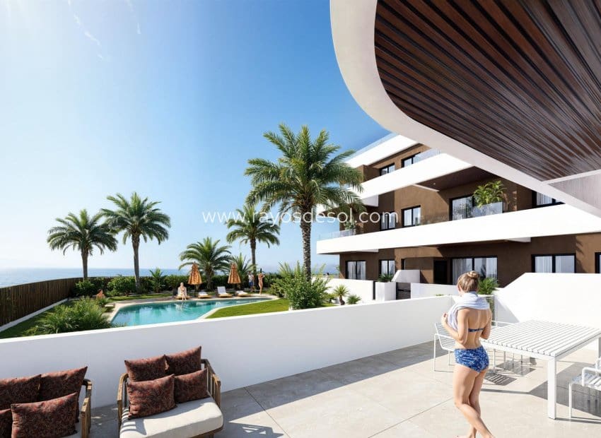 3 quarto Penthouse para venda em Guardamar del Segura com piscina - 695 000 € (Ref: 9177004)