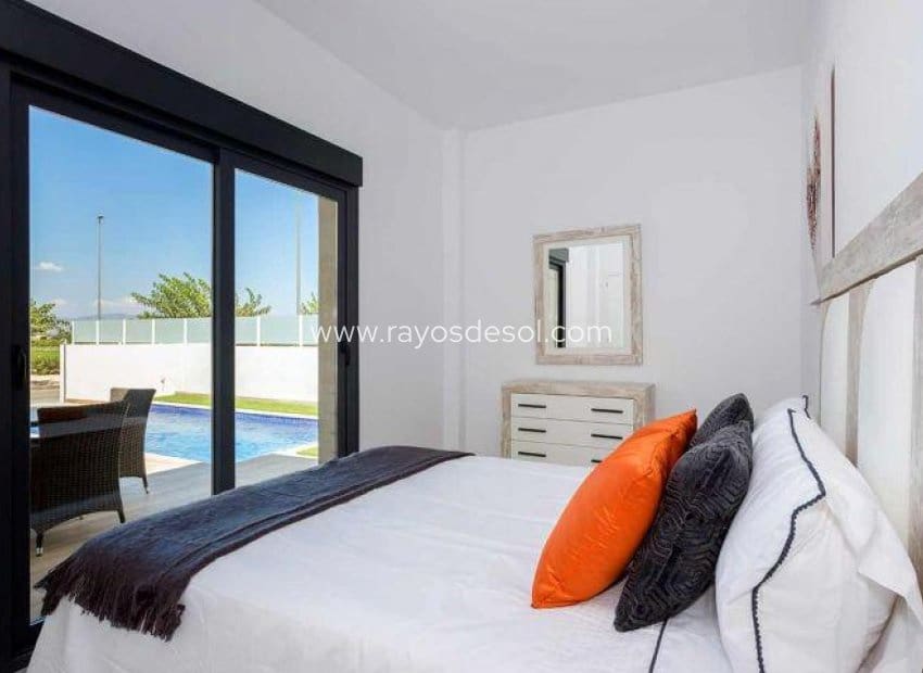 3 soveværelse Villa til salg i Daya Nueva med swimmingpool - € 420.000 (Ref: 9177095)