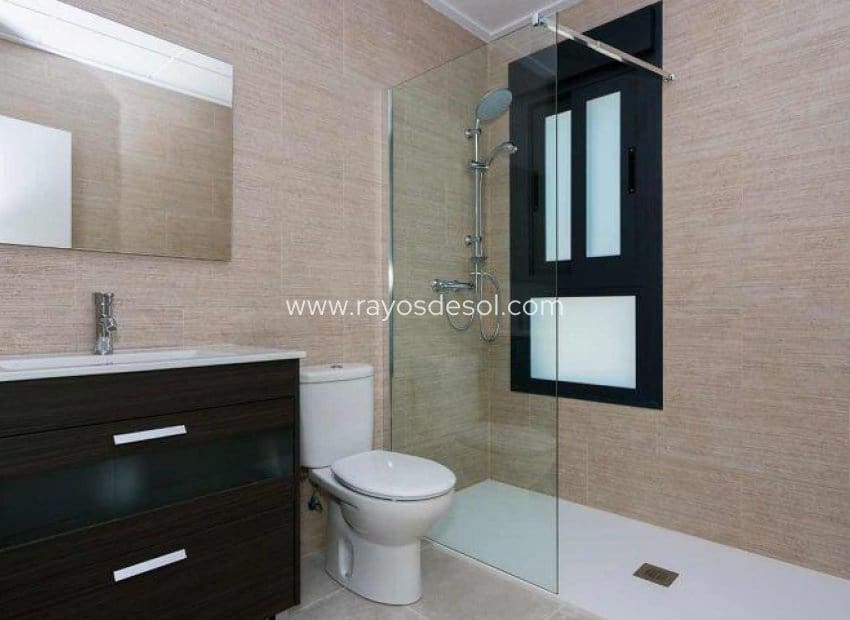 3 soveværelse Villa til salg i Daya Nueva med swimmingpool - € 420.000 (Ref: 9177095)