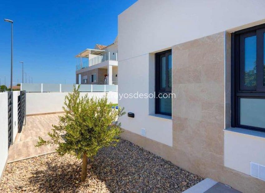 3 soveværelse Villa til salg i Daya Nueva med swimmingpool - € 420.000 (Ref: 9177095)