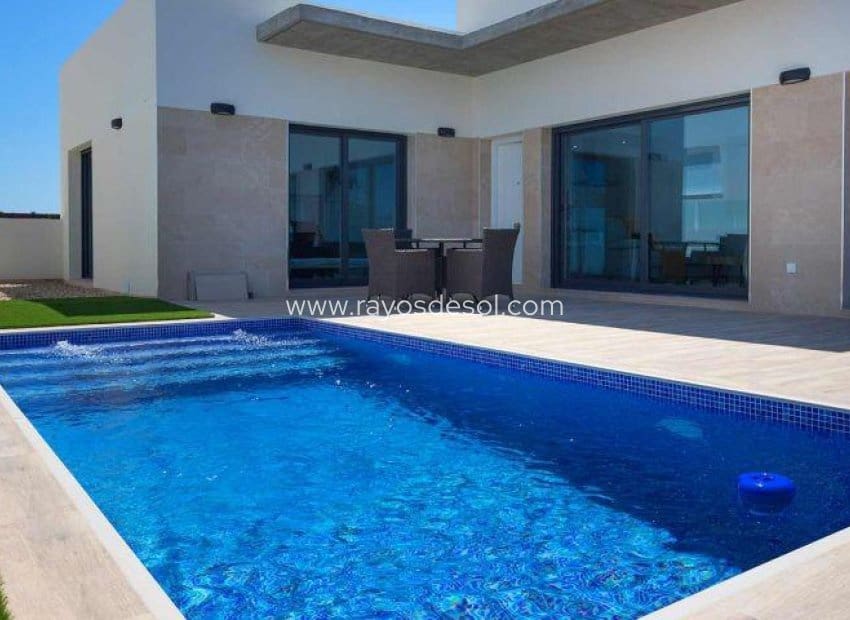 3 Zimmer Villa zu verkaufen in Daya Nueva mit Pool - 453.000 € (Ref: 9177095)