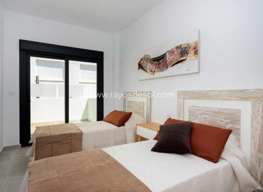 3 slaapkamer Villa te koop in Daya Nueva met zwembad - € 453.000 (Ref: 9177095)