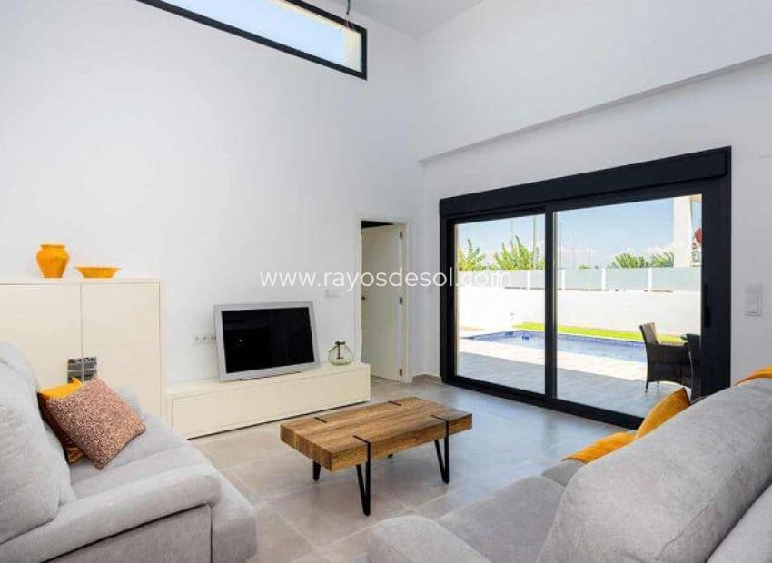 3 slaapkamer Villa te koop in Daya Nueva met zwembad - € 453.000 (Ref: 9177095)
