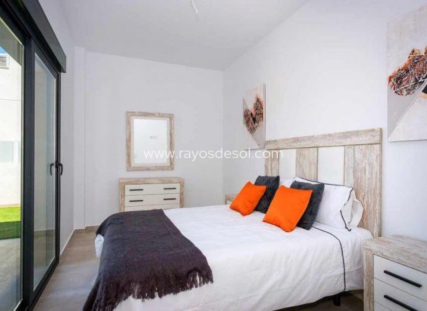 3 slaapkamer Villa te koop in Daya Nueva met zwembad - € 453.000 (Ref: 9177095)