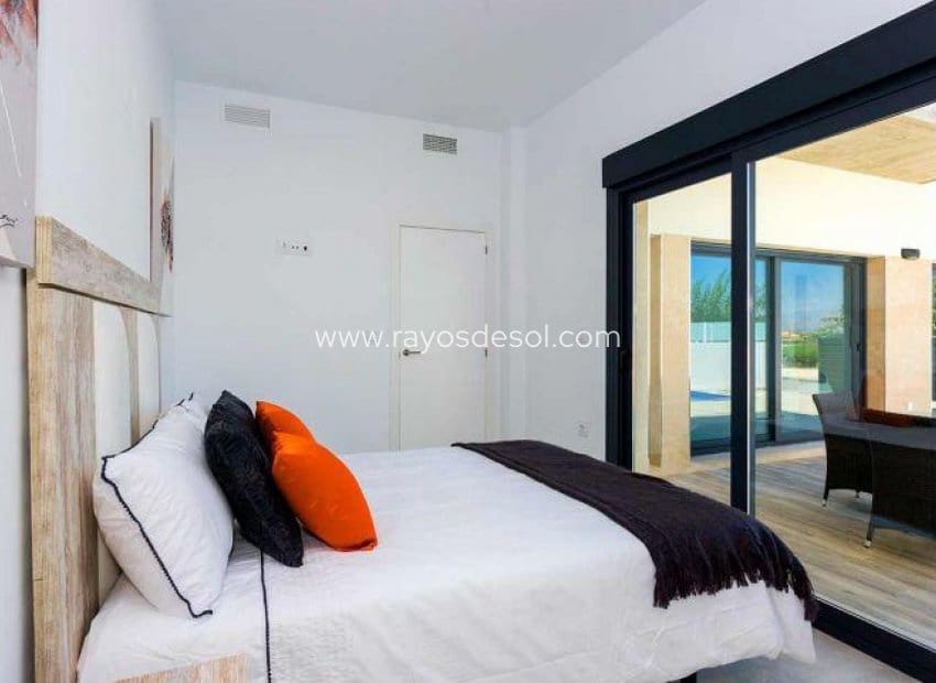 3 slaapkamer Villa te koop in Daya Nueva met zwembad - € 453.000 (Ref: 9177095)