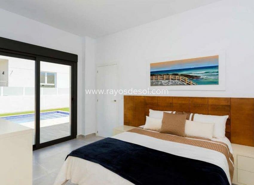 3 slaapkamer Villa te koop in Daya Nueva met zwembad - € 453.000 (Ref: 9177095)