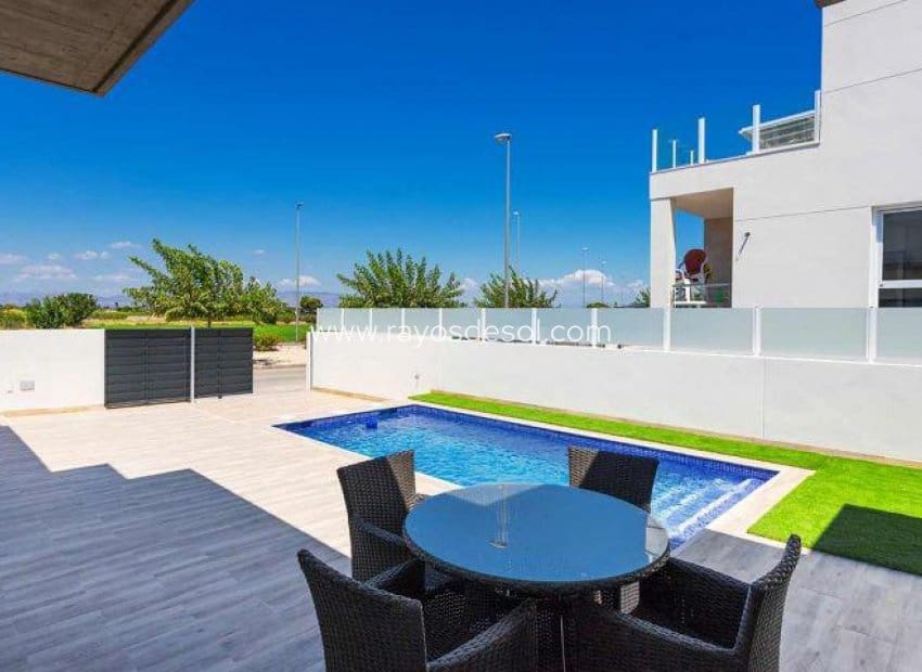 3 slaapkamer Villa te koop in Daya Nueva met zwembad - € 453.000 (Ref: 9177095)