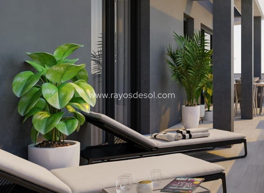 2 soveværelse Penthouse til salg i Torrevieja med swimmingpool - € 302.600 (Ref: 9177100)