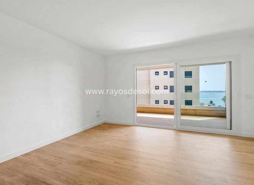 2 soveværelse Lejlighed til salg i Punta Prima med swimmingpool - € 509.995 (Ref: 9177103)