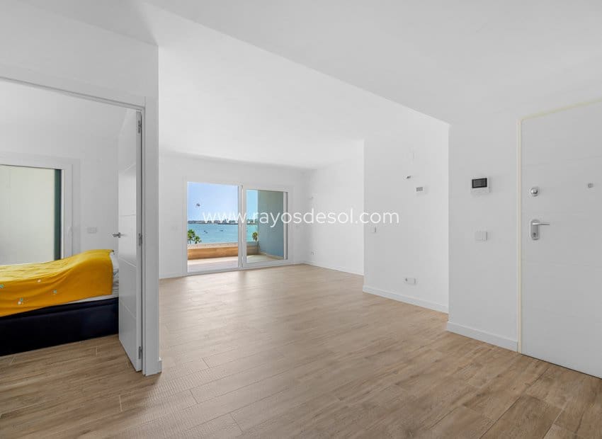 2 soveværelse Lejlighed til salg i Punta Prima med swimmingpool - € 509.995 (Ref: 9177103)