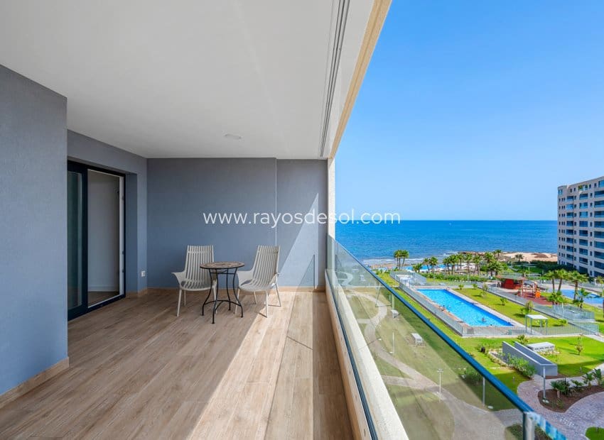 2 soveværelse Lejlighed til salg i Punta Prima med swimmingpool - € 509.995 (Ref: 9177103)