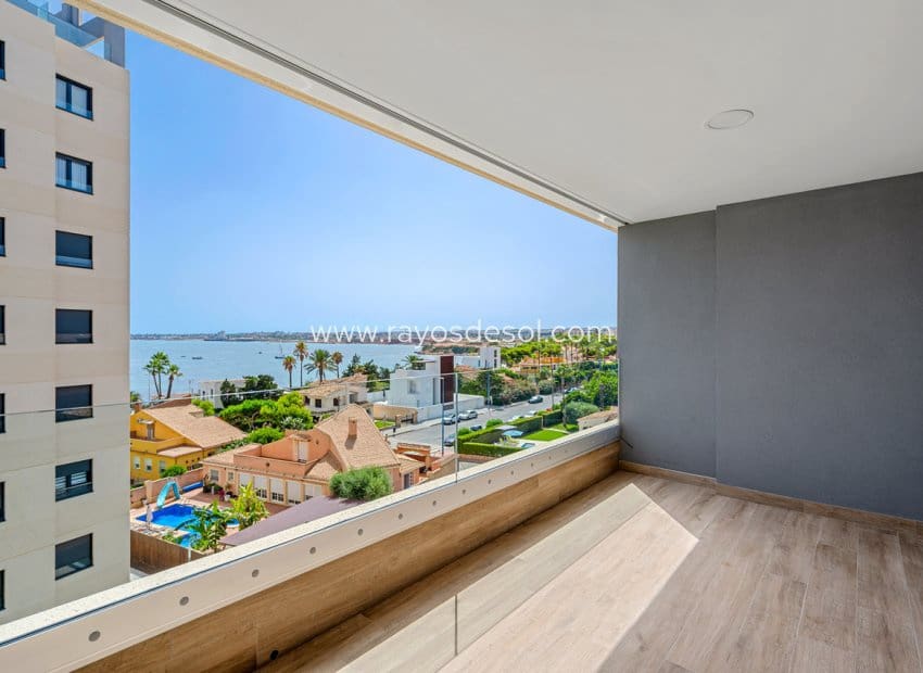 2 soveværelse Lejlighed til salg i Punta Prima med swimmingpool - € 509.995 (Ref: 9177103)