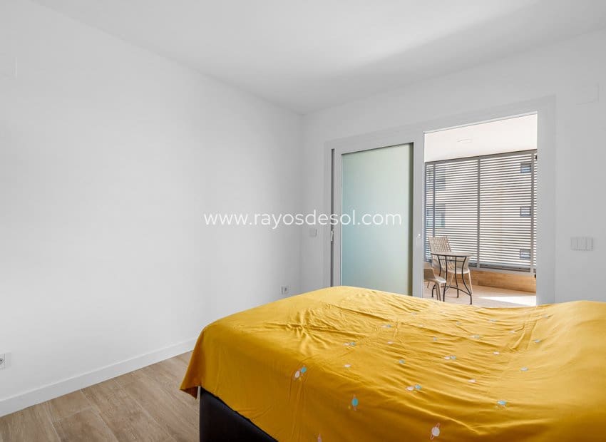 2 soveværelse Lejlighed til salg i Punta Prima med swimmingpool - € 509.995 (Ref: 9177103)