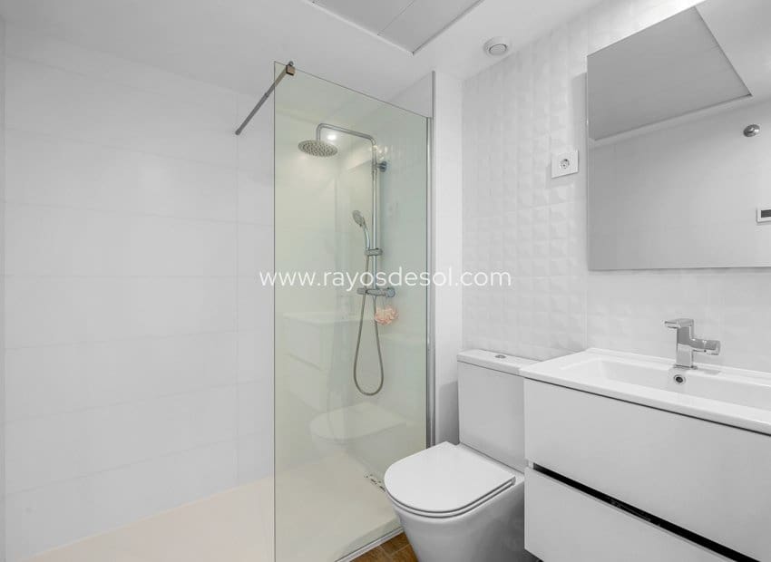 2 soveværelse Lejlighed til salg i Punta Prima med swimmingpool - € 509.995 (Ref: 9177103)