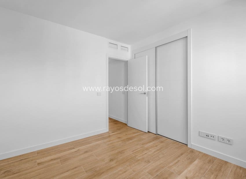 2 soveværelse Lejlighed til salg i Punta Prima med swimmingpool - € 509.995 (Ref: 9177103)