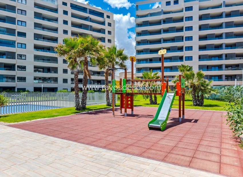 2 soveværelse Lejlighed til salg i Punta Prima med swimmingpool - € 509.995 (Ref: 9177103)