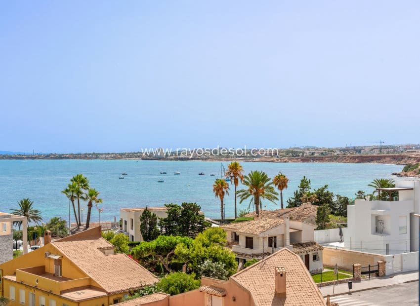 2 soveværelse Lejlighed til salg i Punta Prima med swimmingpool - € 509.995 (Ref: 9177103)