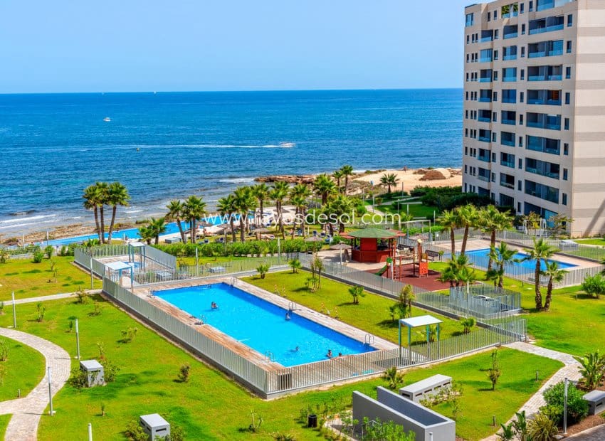 2 soveværelse Lejlighed til salg i Punta Prima med swimmingpool - € 509.995 (Ref: 9177103)