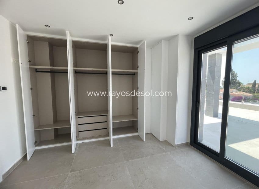 3 soveværelse Villa til salg i Ciudad Quesada med swimmingpool - € 799.900 (Ref: 9177540)