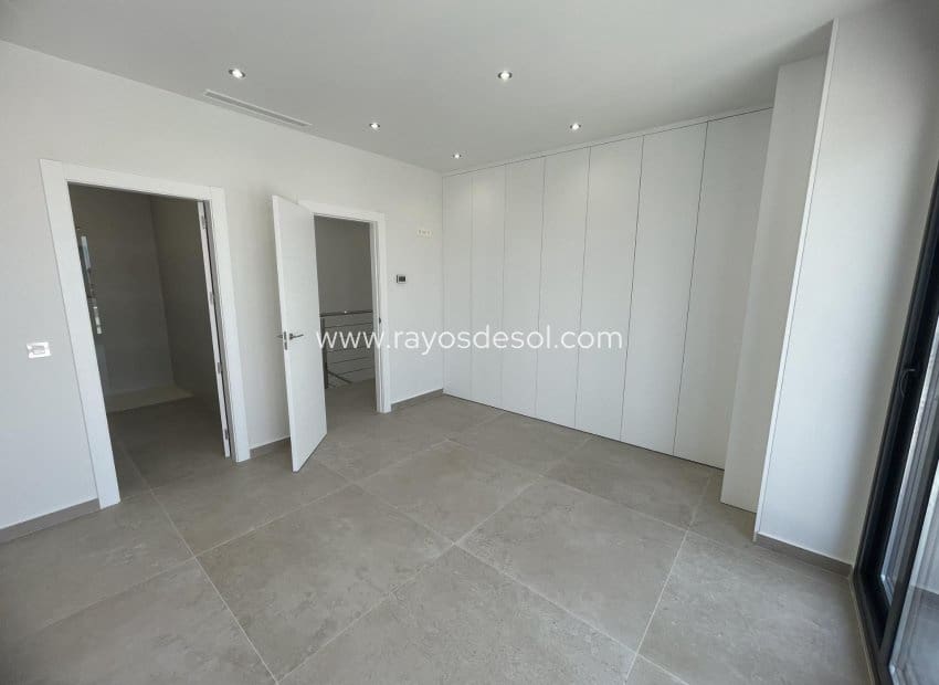 3 soveværelse Villa til salg i Ciudad Quesada med swimmingpool - € 799.900 (Ref: 9177540)